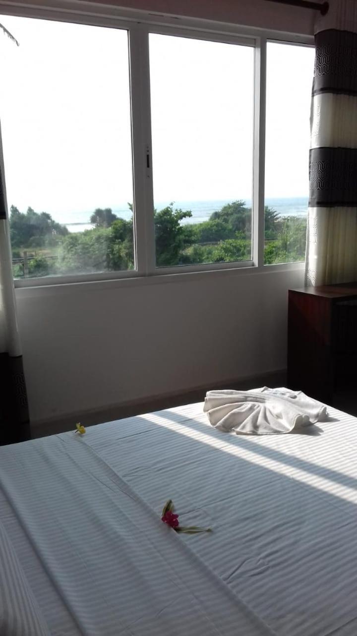 Blue Beach Villa Ваддува Экстерьер фото